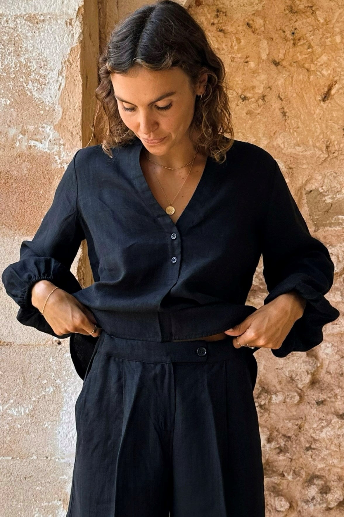 VERA Bubble - Sleeve Blouse - Black - kimosabiworld.com