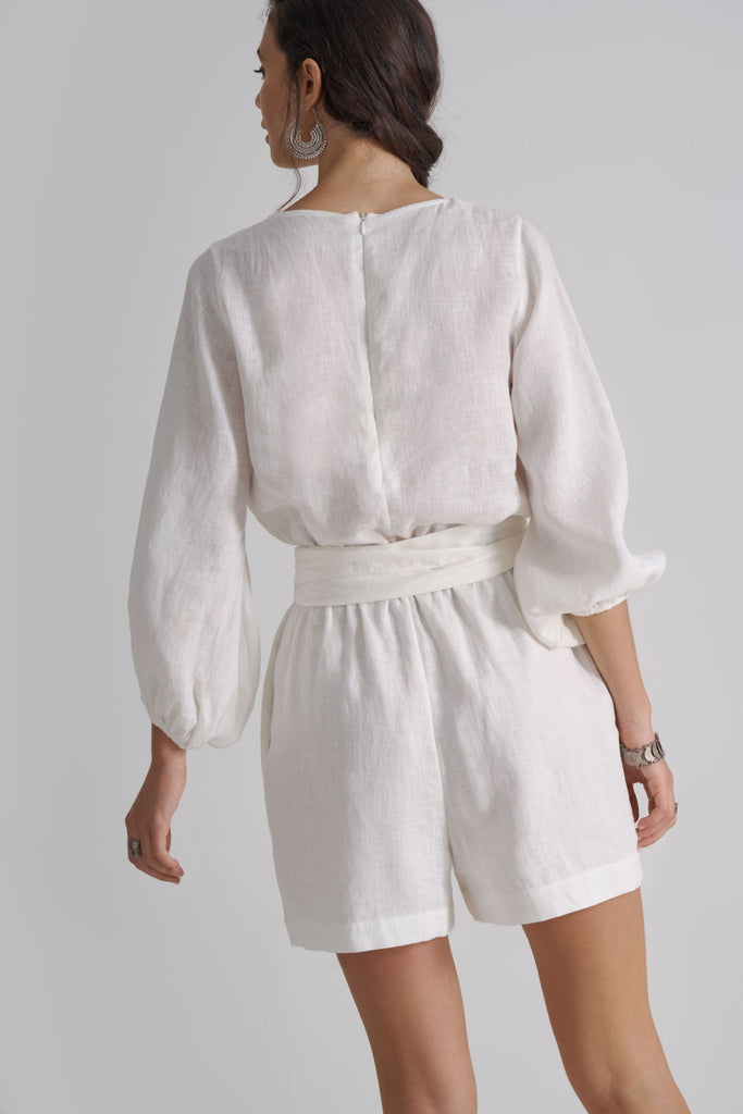 LEONI Tuxedo Pleats Playsuit – White - kimosabiworld.com