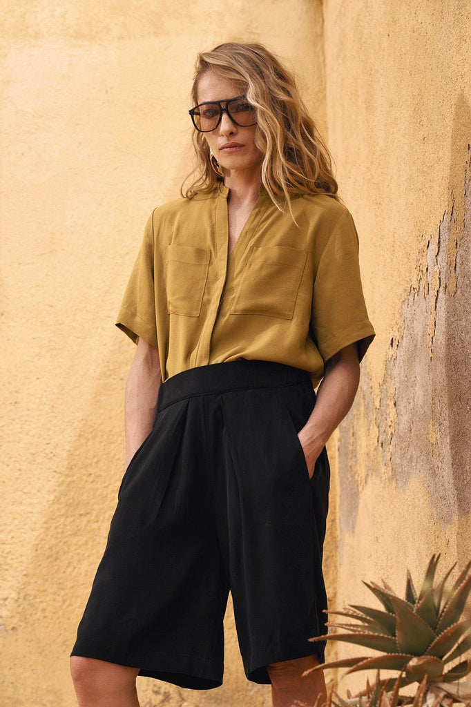 ROYA Pleated Relaxed Bermuda - Black - kimosabiworld.com