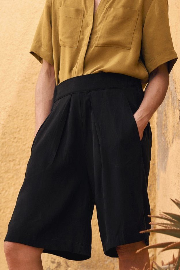 ROYA Pleated Relaxed Bermuda - Black - kimosabiworld.com